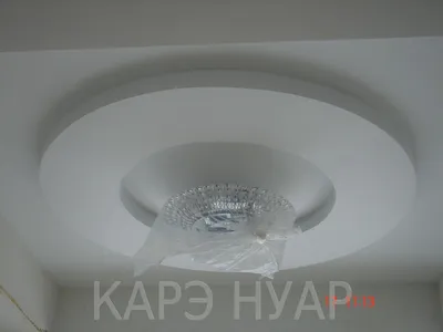 Чёрно-белый двухуровневый натяжной потолок с подсветкой между уровнями |  liskipotolki.ru
