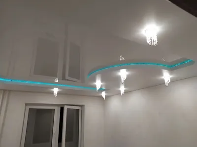 Парящий натяжной потолок с подсветкой, встроенным душем и вытяжкой в ванной  6м?