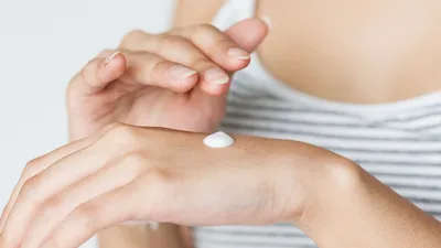 Грибок между пальцев: причины, симптомы и лечение
