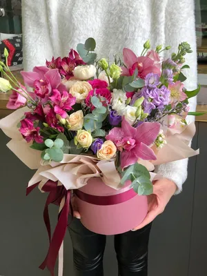 Купить букет из орхидей Цимбидиум и роз по доступной цене с доставкой в  Москве и области в интернет-магазине Город Букетов