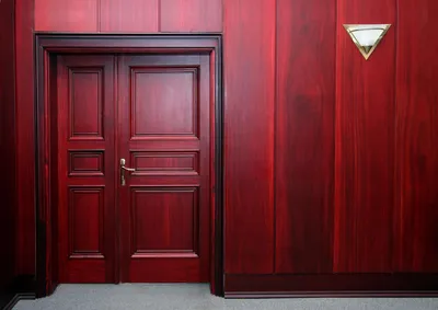 Цвет ламината и дверей сочетание в интерьере: светлый ламинат и темные двери  и другие варианты