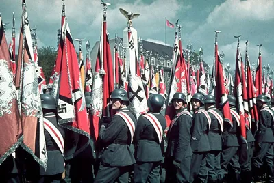 LiFE» — фотоархив|Редкие цветные фотографии в день 50-летия Гитлера.  Обсуждение на LiveInternet - Российский Сервис Онлайн-Дневников
