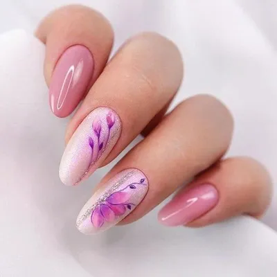 Маникюр, Ногти - Очень красиво и женственно выглядит нежный цветочный  маникюр на квадратные ногти. Это могут быть и лаконичные ромашки,  рассыпавшиеся по ноготкам, и яркие наклейки, и лаконичные листочки. |  Facebook