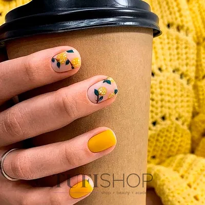 Цветочный дизайн на квадратных ногтях | Instagram