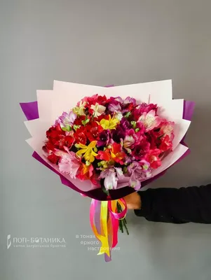 Шляпная коробка с цветами «Птица счастья» из роз и хризантем - заказать и  купить за 3 300 ₽ с доставкой в Казани - партнер «SANDRA FLOWERS»