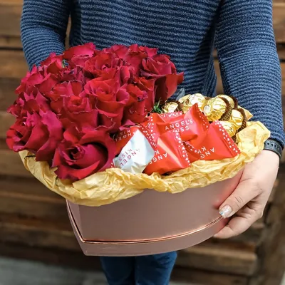 Цветы в коробке Цветы и конфеты купить в Барнауле | Kizina Rose
