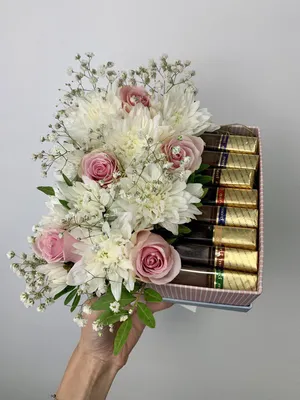 Купить красивые оригинальные цветы и конфеты в коробке недорого с доставкой  по Москве и МО от DeliveryGift.ru.