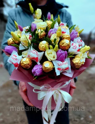 Композиция Подарочный набор \"Нежный букет и коробка конфет\"» с розами и  танацетумом - купить в Абакане за 3 760 руб