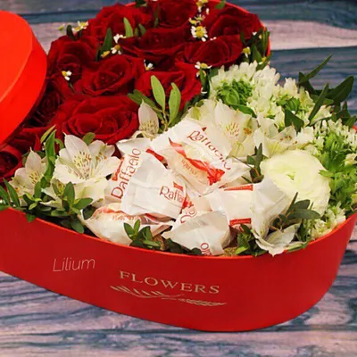 Коробка с цветами и сладостями \"Счастье\" купить с доставкой по Томску:  цена, фото, отзывы