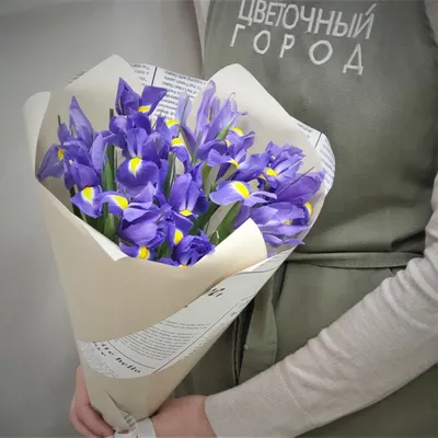 Купить букет из ирисов и орхидей по доступной цене с доставкой в Москве и  области в интернет-магазине Город Букетов