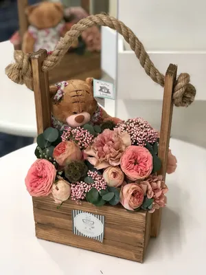 Цветы в деревянных ящиках - композиции из живых цветов