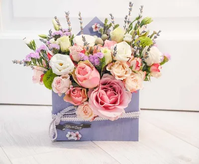 Цветы в деревянных ящиках – купить букет цветов в деревянном ящике с  доставкой в Раменское | Цветочная поэзия