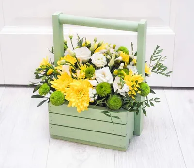 Цветы в деревянных ящиках – купить букет цветов в деревянном ящике с  доставкой в Раменское | Цветочная поэзия