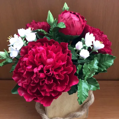 Купить Букет цветов микс в подарочной деревянной коробке с ручкой в Киеве,  доставка по Украине