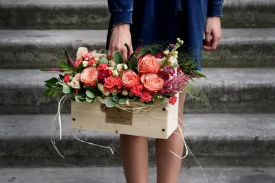 Букет в деревянной коробке | Flower art, Fall decor, Flowers