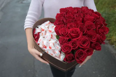 Цветы в коробке в форме сердца - простой способ сказать люблю тебя - Бізнес  новини Конотопа