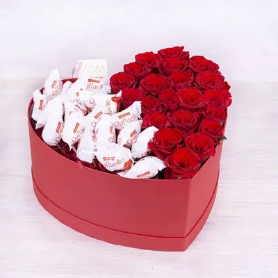 Купить цветы в коробке в виде сердца в Минске с доставкой