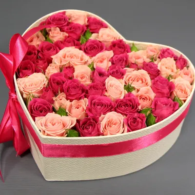 Композиция в форме сердца «Sweet heart» из роз и экзотических цветов -  заказать и купить за 0 ₽ с доставкой в Москве - партнер «ЦВЕТЫ C ДОСТАВКОЙ»