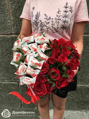 Красные розы в форме сердца с хризантемами в коробке купить с доставкой по  цене 11029 ₽ в Нижнем Новгороде | Букеты от База Цветов 24