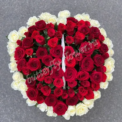 Корзина из 51 белой и красной розы за 7848р. Позиция № 426