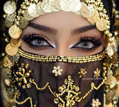 M A K E U P B Y A L A H A™️ 🇦🇫 sur Instagram : Repost✨ Feeling mysterious  👀 Makeup details: @anastasiabeverlyhills dip… | Beauty eyes, Arab beauty,  Gorgeous eyes
