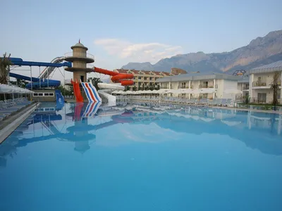 Фото «Отель Квин Элизабет-в форме корабля-Титаник» из фотогалереи «Турция  2013» отель «Eldar Resort Hotel 4*» Турция , Гейнюк #1792137