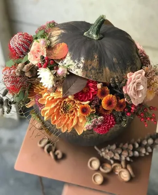 Букет цветов «Композиция в тыкве «Halloween»» - купить с доставкой в  Копейске