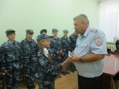 В Сети обсуждают просроченное удостоверение подполковника, заблокировавшего  Илью Яшина — 12.02.2016 — В России на РЕН ТВ