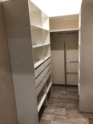 Угловая гардеробная комната в спальню Агордо из крашеного МДФ