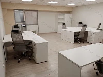 2 кабинета - 8 белых угловых столов + 3 прямых рабочих места, гардеробы,  шкафы, тумбы. Реализация проекта офис под ключ, мебель со склада в СПб.