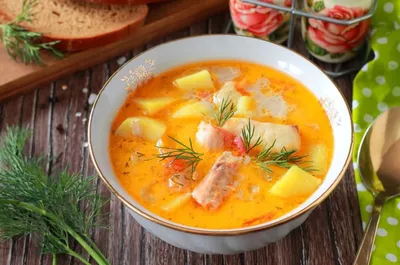 Суп из головы и хвоста красной рыбы с брокколи: рецепт - Лайфхакер