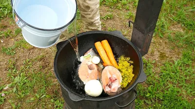 Вкусная уха из красной рыбы, лосось, горбуша, домашний рецепт