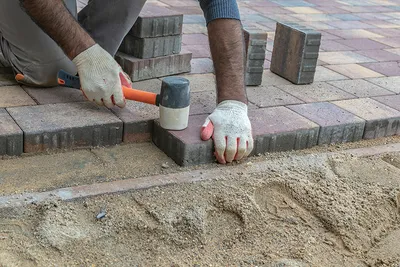 Укладка тротуарной плитки на даче цена за м2 под ключ, стоимость работ в  Москве и области