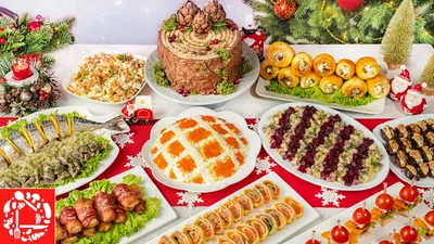 ТараТам - Как украсить стол на Новый год🎄 🍽 УКРАШЕНИЕ САМИХ БЛЮД  Используйте зелень (майоран или листья мяты станут оригинальным вариантом,  но можно ограничиться и привычной петрушкой), оливки и маслины, стрелки  красного