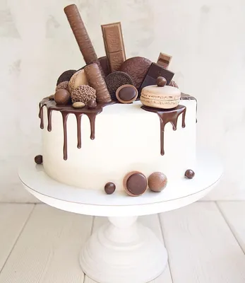 Украшение торта конфетами и шоколадками (79 фото)