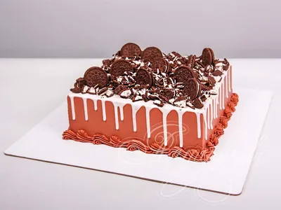 Украшение торта шоколадными конфетами и печеньем - 30 фото