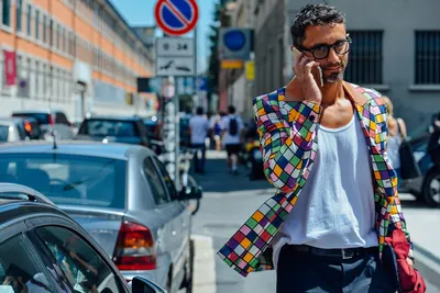 МИЛАН, Италия: 21 сентября 2019 года: Блогер Fashion Street Style  Редакционное Фото - изображение насчитывающей обмундирование, способ:  160092776