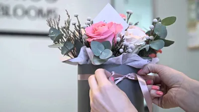 Доставка цветов и подарков Flor2u.ru - Букет из 25 нежных роз (60 см).  Упаковка-корейка. Букет можно заказать по ссылке:  https://flor2u.ru/product/buket_iz_25_roz_60sm/ | Facebook