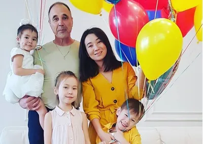 Жена основателя «Уральских пельменей» Дмитрия Соколова опубликовала милое  фото с мужем и детьми - Летидор