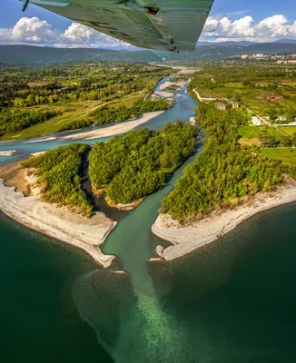 File:Устье реки Сисим.jpg - Wikimedia Commons
