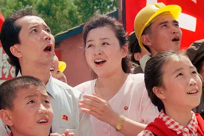 Для жителей Северной Кореи ввели налог, чтобы Ким Чен Ын смог раздать детям  конфеты в честь своего дня рождения