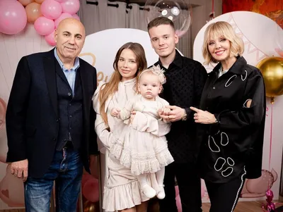 Певица Валерия с семьей отметила крещение 4-месячной внучки - Летидор