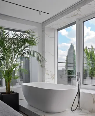 Ванная комната в частном доме с окном - дизайнерские решения.