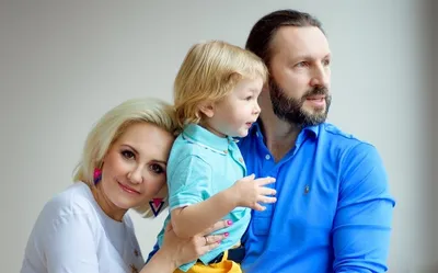 Василиса Володина поделилась трогательным снимком с мужем и сыном и назвала  формулу идеального возраста партнера - Рамблер/женский
