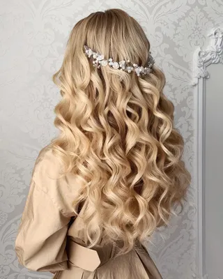 Вечерние прически на длинные волосы 2024 | Long hair styles, Elegant  wedding hair, Long hair wedding styles