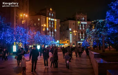 Файл:Вечерний Киев. Московская площадь.jpg — Википедия