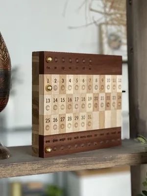 Вечный календарь ДекорКоми из дерева Учитель источник мудрости и знаний
