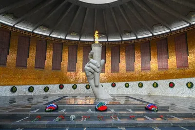 Мамаев курган - героический курган, как символ Сталинградской битвы