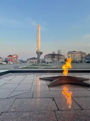 В Дзержинске на площади Героев из свечей зажгли Вечный огонь