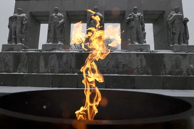 В Гродно подростки залили Вечный огонь напитком и выложили видео в интернет  – почему так произошло и